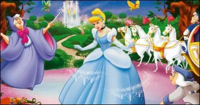 Dans quelle main, la fée tient-elle une baguette magique ?