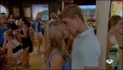 Qui est en couple avec Bella ?