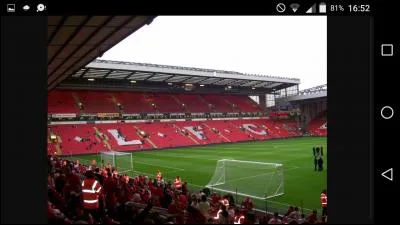 Dans quel stade évolue l'équipe de Liverpool ?
