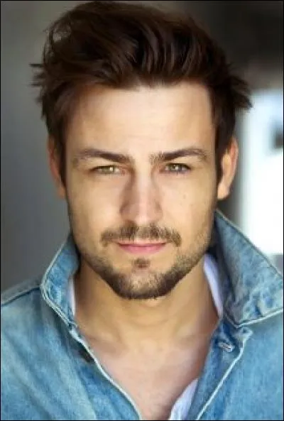 Comment le frère d'Alex s'appelle-t-il ?