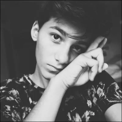 Quels sont les youtubeurs qui sont abonnés à Apaulo ?