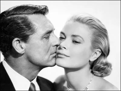 Quel acteur donne la réplique à Grace Kelly dans le film "La Main au collet", en 1955 ?