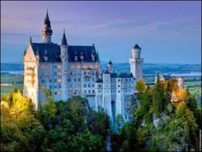 Dans quel pays faut-il se rendre pour admirer le château de Neuschwantsein ?