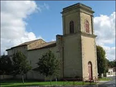 Voici l'église Sainte-Marie, à Saint-Sauveur. Commune de Gironde, elle se situe dans la nouvelle région ...