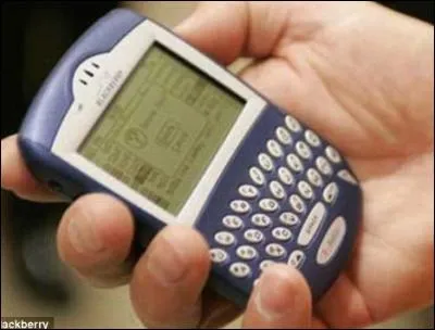 D'où vient Blackberry, créé en 1984 dans une ville qui porte le nom d'une celèbre bataille perdue par Napoléon, qui s'est spécialisé dès 1999 dans les smartphones à clavier AZERTY/QWERTY ?