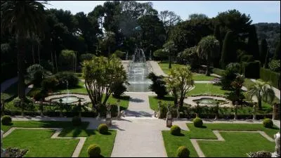 A sa mort, la baronne a laissé la villa à...