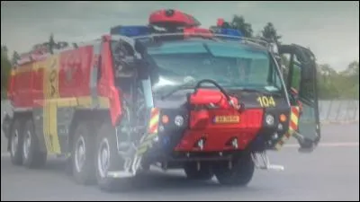 Ce camion est-il le véhicule d'intervention de l'aéroport ?