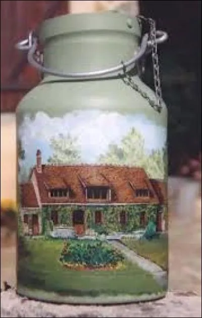 Familièrement, foyer, maison :