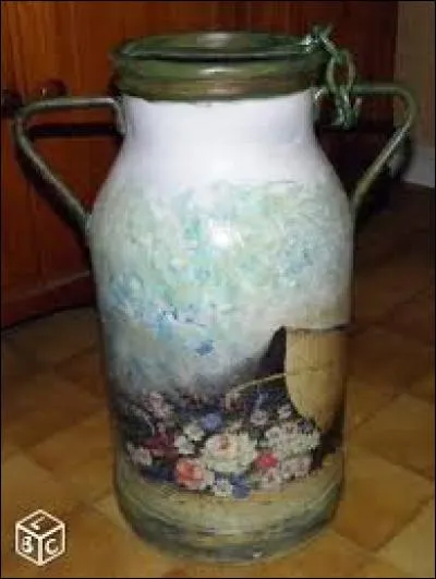 Familièrement, niais :