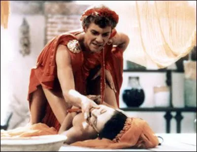 Barjot hystérique, incestueux avec ses sœurs, Agrippine, Drusilla, Livilla, son règne ne fut que déraison, débauche, perversion, fureur, crimes et orgies sanglantes. Qui est-il ?