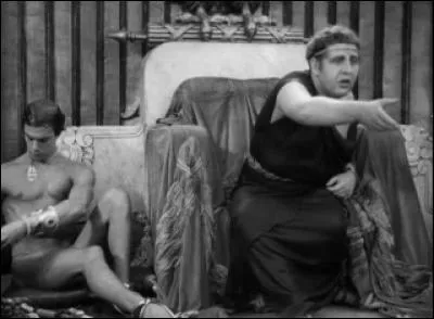 Artiste raté, ce furieux trucida son frère, sa mère et deux de ses épouses, brûla sa propre capitale, extermina les chrétiens très violemment. 
À peine débarbouillé du stupre d'orgies monstrueuses, il avait consenti à devenir l'épouse soumise d'un de ses favoris avant de pousser le paroxysme en convolant en justes noces avec un castrat à peine pubère. Qui est-il ?