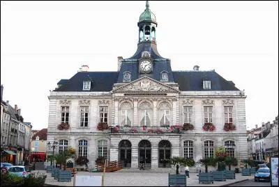 Dans quelle ville de la Haute-Marne pouvez-vous assister au festival international de l'affiche et du graphisme ?