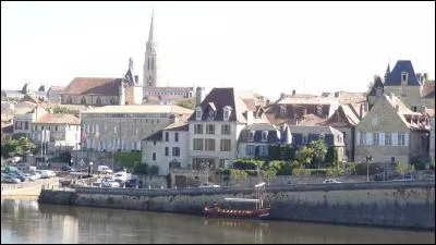 "La Grappe de Cyrano", épreuve d'enduro de niveau international, se déroule chaque année dans cette commune de Dordogne. Quelle est la ville natale du chanteur Pascal Obispo ?