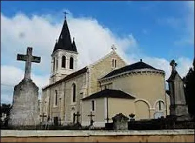 Voici l'église Saint-Jean-Baptise de Ménesplet. Village aquitain, il se situe dans le département ...