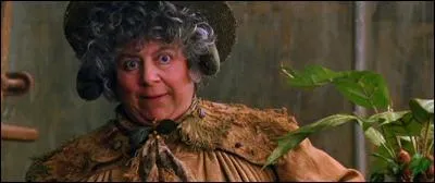 Le professeur Chourave a acheté des graines d'une nouvelle plante qui donne des fleurs d'or pur. Cette plante à une croissance très rapide : sa taille double chaque jour. Le professeur a planté les graines un samedi et découvre, le jeudi suivant, que les plantes atteignent le plafond de la serre. Quel jour ont-elle atteint la moitié de la hauteur de la serre ?