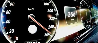 Excès de vitesse d'au moins 50km/h par un conducteur de véhicule à moteur.