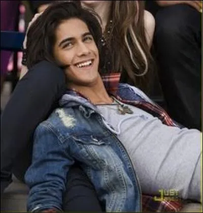 Qui est ce garçon dans la série ?