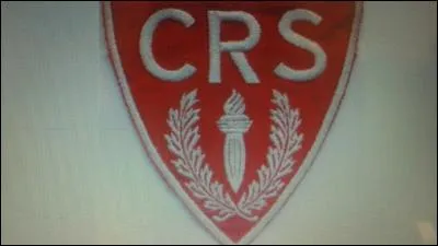 De quel couleur sont les camions de CRS ?