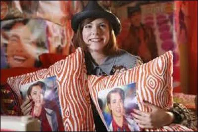 De qui la meilleure amie de Zoé est-elle amoureuse ?