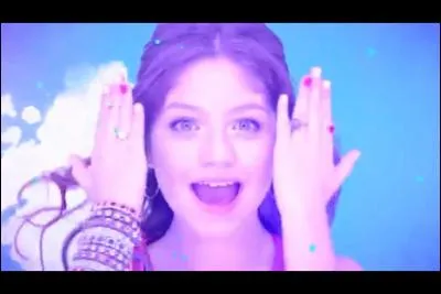 Quel travail fait Luna au début de la série ?