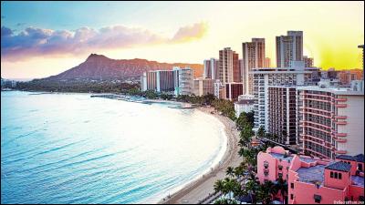 Waikiki Beach est l'une des plus célèbres plages du monde. Pour la connaître vous devrez vous rendre à Honolulu :