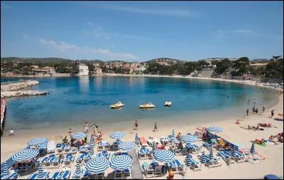 Dans quelle plage horaire le soleil tape-t-il le plus fort sur les plages en été ?
