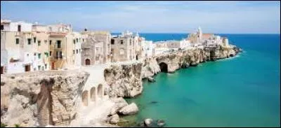 En Italie, les mains des femmes aime bien carresser dans la région des Pouilles.