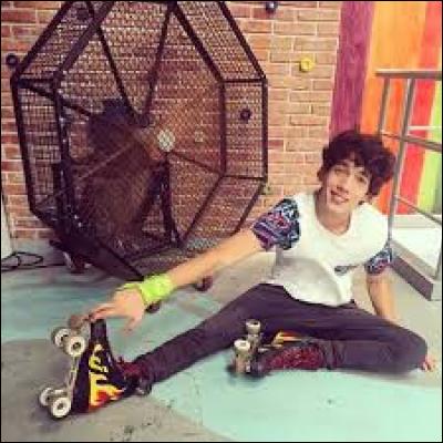 Qui est ce garçon qui est sûr de gagner l'Open face à Jim et Yam ?