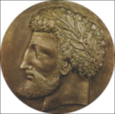 Né vers 238 avant J-C et mort en 148 avant J-C, il fut le premier roi de la Numidie unifiée et également l'allié des Romains. C'est :