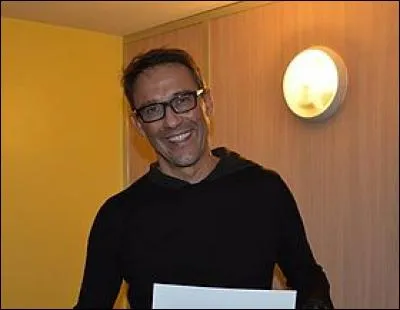 Complétez le nom de ce présentateur ayant présenté "Sans aucun doute" sur TF1 de 1994 à 2008. Julien...