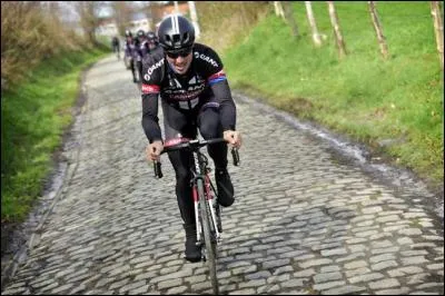 Quelle course cycliste est surnommée "L'enfer du Nord" ?
