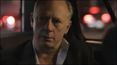 Lors de la rencontre entre le deuxi&egrave;me agent du FBI et une femme &agrave; New York, quel animal devient fou ?