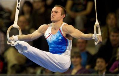 En gymnastique artistique masculine, "les anneaux" sont l'agrès nécessitant le plus de force.