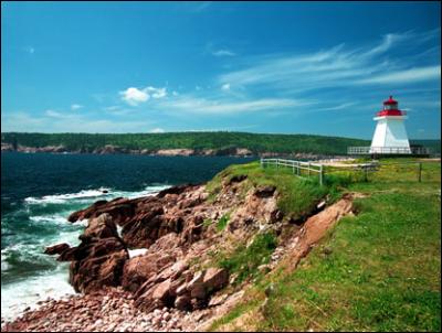 Quel nom porte la péninsule canadienne située au centre-est du Québec ?