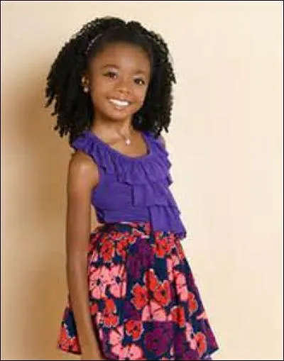 Comment s'appelle la plus petite fille ?