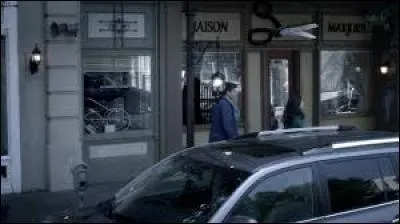 Où se situe le salon de coiffure "Maison Marjorie" ?