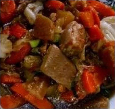 Quels sont les 3 légumes présents dans le pua'a chou ?