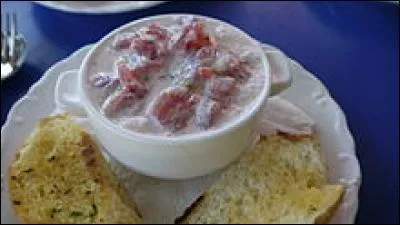 Dans le poisson cru à la tahitienne, ou salade tahitienne, quel est le rôle du jus de citron ?