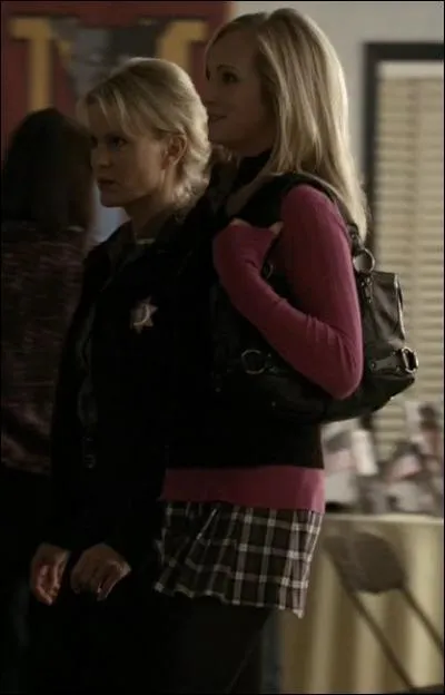 Comment est morte la mère de Caroline ?