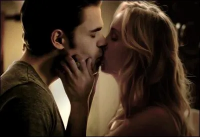 Avec qui sort-elle actuellement ?