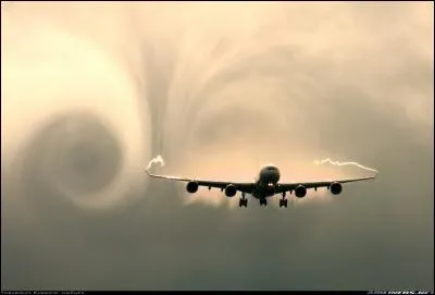 C'est à Orly que finissent les vacances à Paris. A qui Jean François Michael dit-il adieu ?