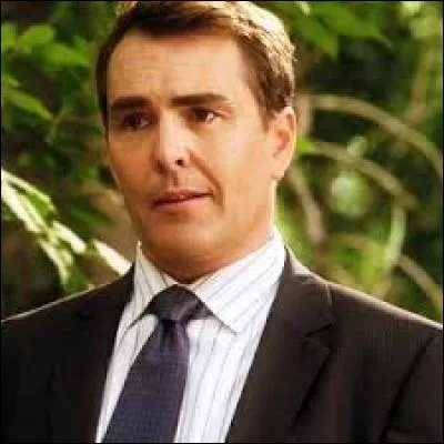 Quel âge a Peter Hastings ?