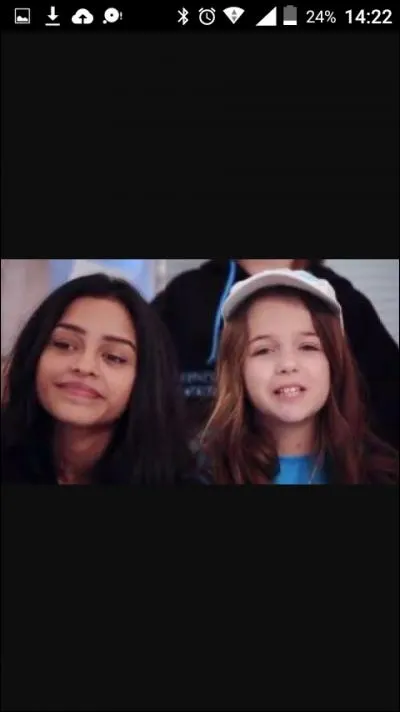Qui sont ces deux jeunes chanteuses ?