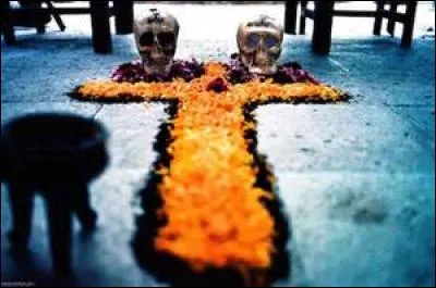 A cause de quoi le peuple aztèque tombe-t-il ?