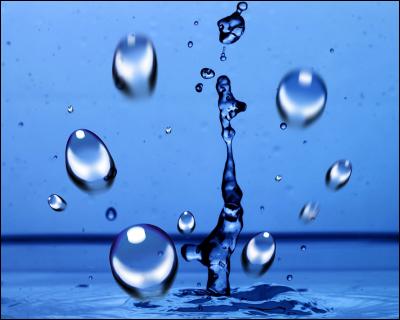 Un litre d'eau est composé de 10 000 gouttes d'eau. Est-ce vrai ou faux ?