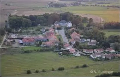 Notre balade se termine dans le ciel de Lorraine, à Puxe. Ancien village du Barrois, dans l'arrondissement de Briey, il se situe dans le département ...