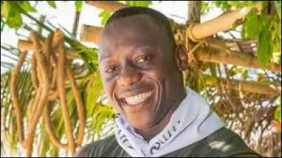 Il a fait deux séjours sur l'île aux colliers mais n'en a pas. C'est l'élimination de Laureen qui le fera partir, voici :