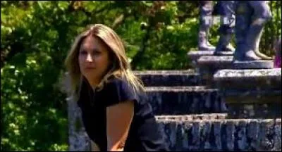 Parfois critiquée pour sa discrétion, voici l'ancienne rouge :