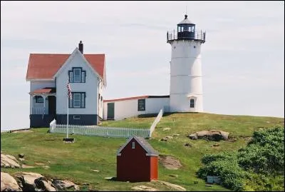 Etat situé à l'extrême nord est des USA - la ville de Portland - état bordé par l'Océan Atlantique - une population à 96% blanche