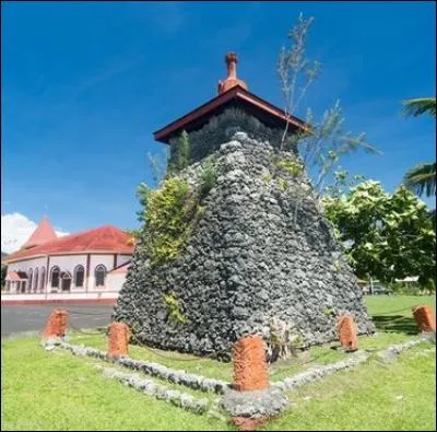 Où est situé le tombeau du roi Pomare V ?